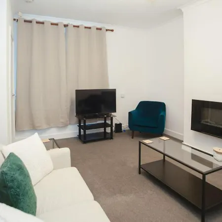 Lovely 2 Bedroom House Central Location Holiday home Sheffield